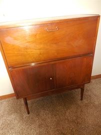 Mid Century American Martinsville Bar Cart. Opens pull Down, Lights.Storage. Drawers