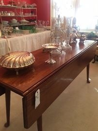 Good looking drop leaf dining table
