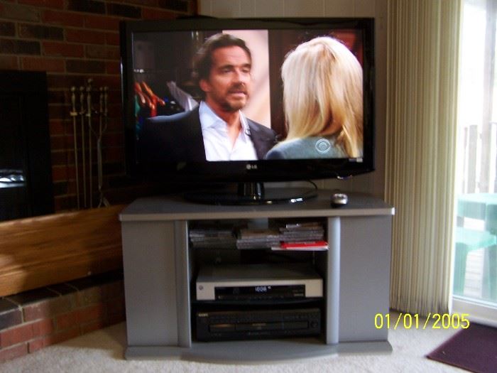 TV Stand, Flat Screen 37" LG TV ( you can see it works good)