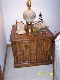 End Table - Lamp,  & miscellaneous decorator pcs.