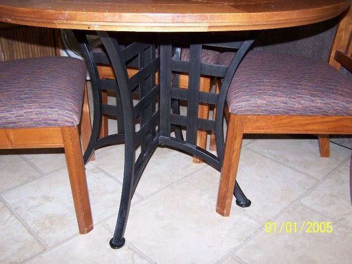 underneath kitchen Table / 4 Chairs