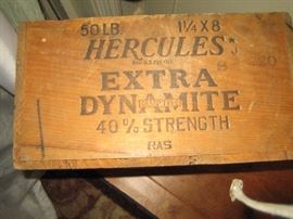 Good condition wood box:  7-1/4" x 13-1/4" x 18-1/4" 