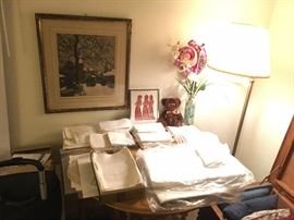 Damask Linen Tablecloths (60x60, 106x72, 68x88)
Variety of Irish Damask Napkins