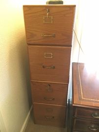 Solid oak 4-drawer file cabinet w/brass fixtures & key