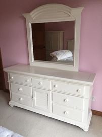 Broyhill dresser & mirror