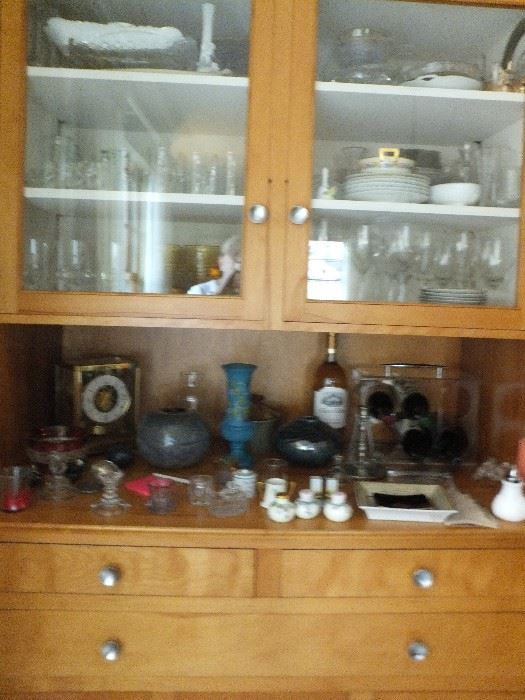 LOTS OF ANTIQUE GLASS AND POTTERY.