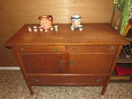 Vintage Buffet and 3 sizes Toby mugs