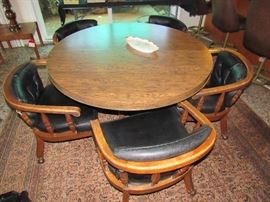 This table has 3 large leaves that extend to make a very large table