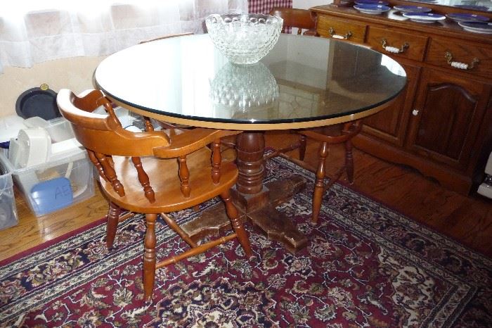 KITCHEN TABLE W/A GLASS TOP & 5 CHAIRS