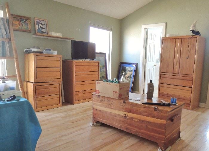 Oak bedroom furniture, cedar chest, samsung tv, blanket ladder