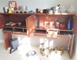 Cubicle furniture base / bookshelf