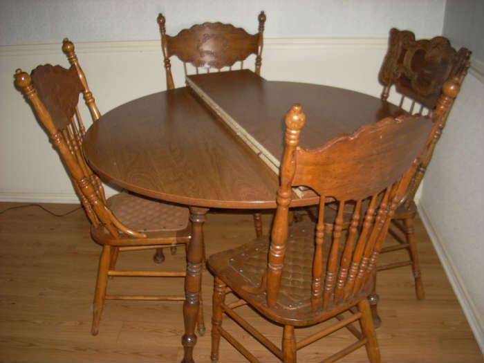 Table with 2 Extensions and 4 Chairs