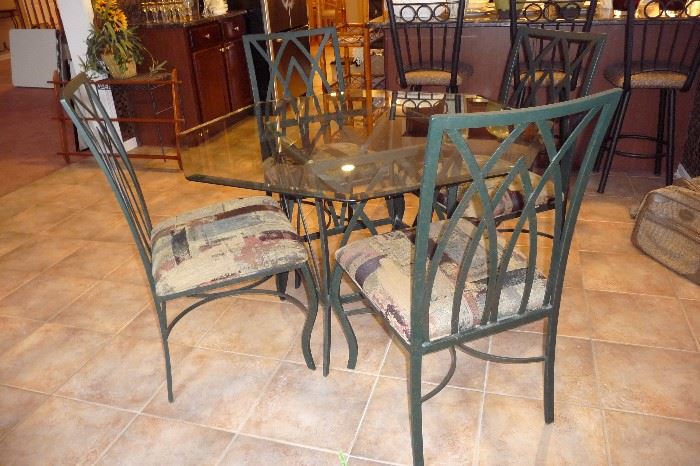 GLASS TOP DINING TABLE W/4 CHAIRS