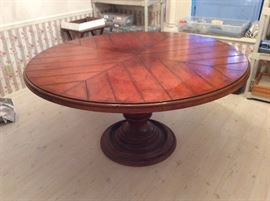 Large round table 