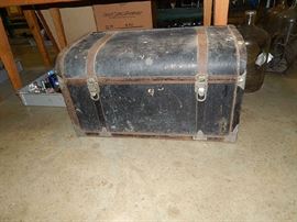 automobile luggage trunk
