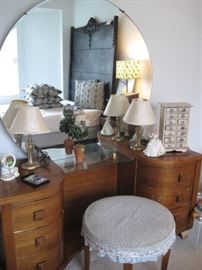 Vintage Vanity table