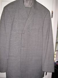 Hugo Boss Suite - 44R