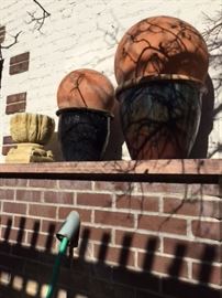 Orbs, pots