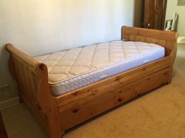 Wood twin size trundle bed