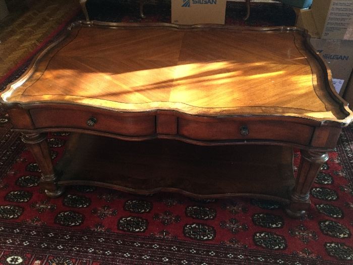 Large coffee table with 2 drawers
