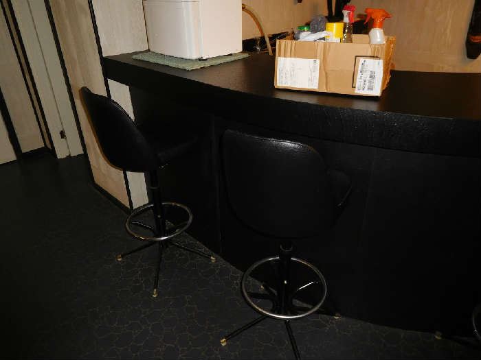 4  black  bar  stools