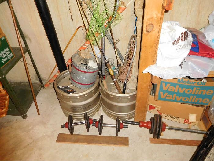 A  B  vintage  stainlees  steel  kegs-   weights      a  b   kegs   are  sold