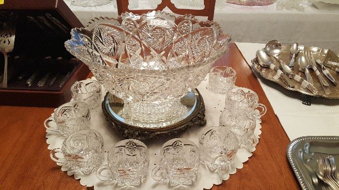 Beautiful EAPG Cambridge Glass Company Footed Punch Bowl With 12 Cups - Excellent Sparking Condition!
