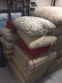 Patio furniture & cushions 