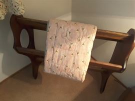 Quilt rack with comforter.
