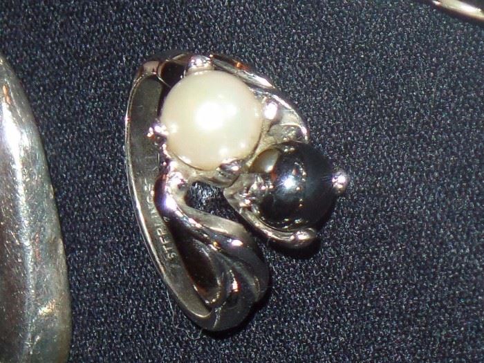 Sterling Silver - Black & White pearl 
