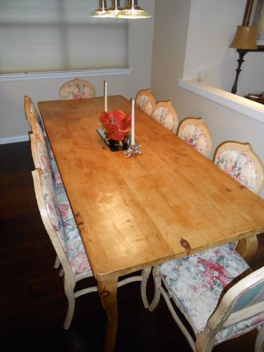 beautiful farmhouse dining table