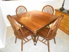 solid antique oak table w/ 4 chairs