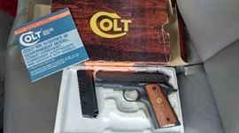 Colt Commander officer's .45 acp