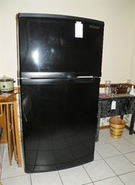 Very nice, super clean KitchenAid 21.5 Cubic feet refrigerator. 