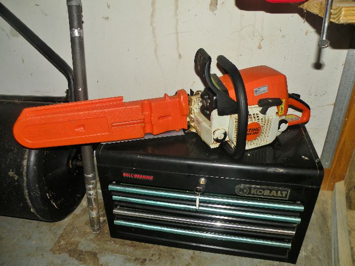 Stihl MS 290 chainsaw. Kobalt tool chest with key.