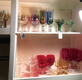 VINTAGE COLORFUL GLASS WEAR