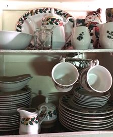 DETAILS OF CHRISTMAS CHINA