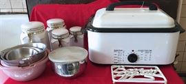 HAMILTON BEACH COOKER CANISTER SET AND BOWLS
