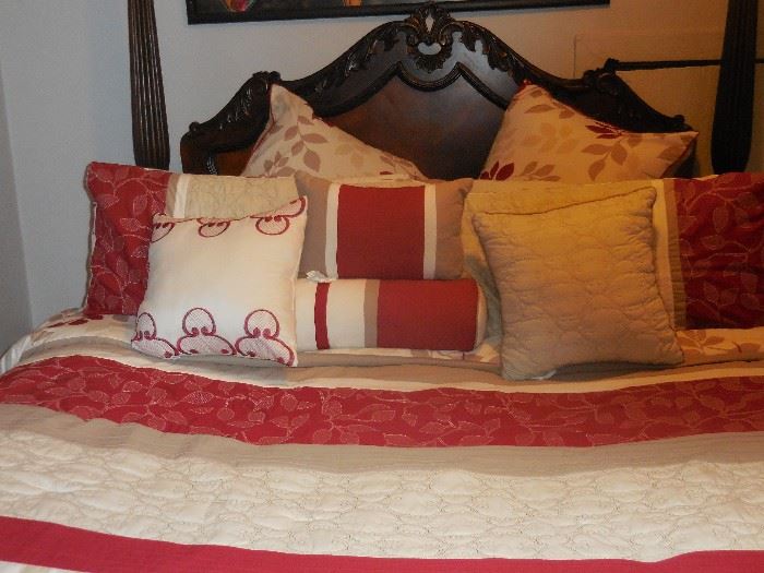 SL Home Comforter Reversible Set. KING. Decorative Shams, Pillows. HALF OFF..ITS GORGEOUS!!!