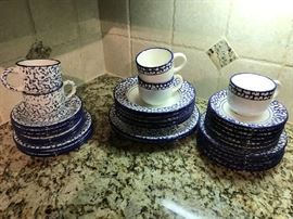 Crate and Barrel (made in Italy) blue plate set