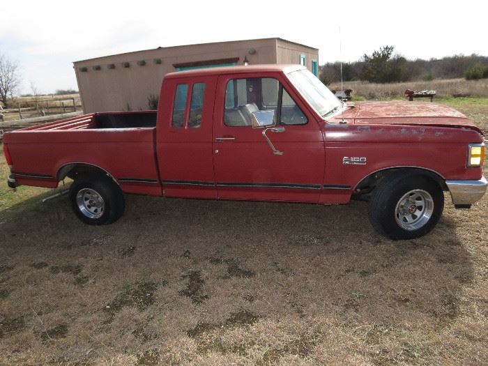 1989 Ford extended cab truck 120k actual miles 5spd new tires sweet old truck priced right.