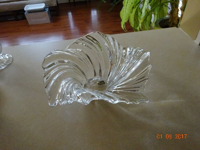 Beautiful hand-made decoration glass bowl