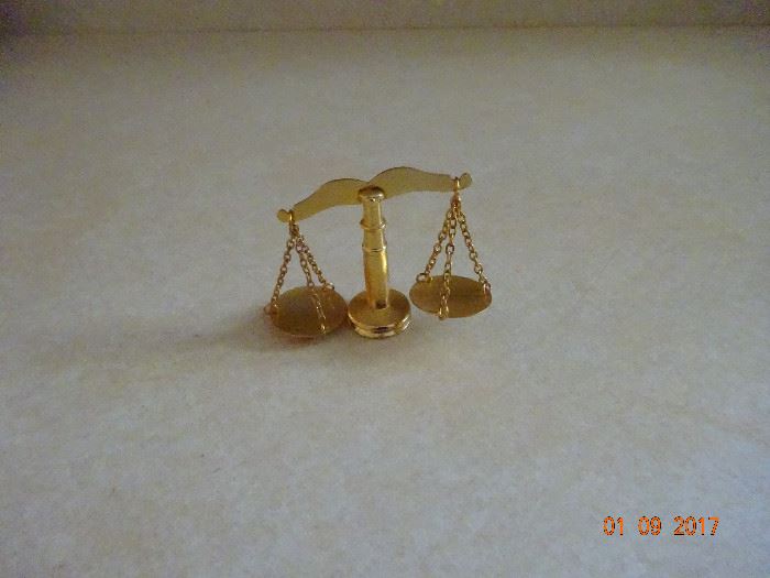 Miniature old-fashioned scale, gold