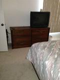 TV, Dresser