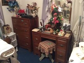 Vintage 4 drawer dress, vintage dresser, vintage piano stool