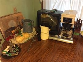 Old Gillette razors, place mats, pitcher Bunn coffee maker, knife set, Sony TV & more