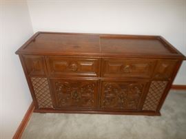 Magnavox vintage console stereo...Working!!!