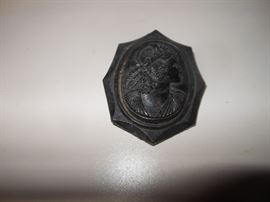 Mourning pin