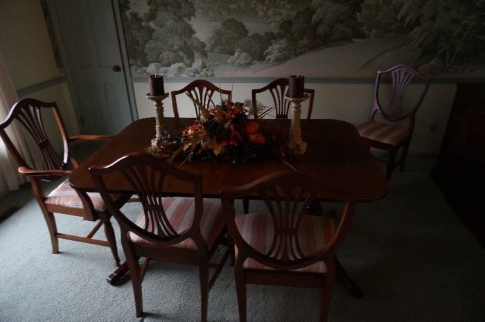 Dining Room Table, 2 captain's chairs, 4 dining chairs