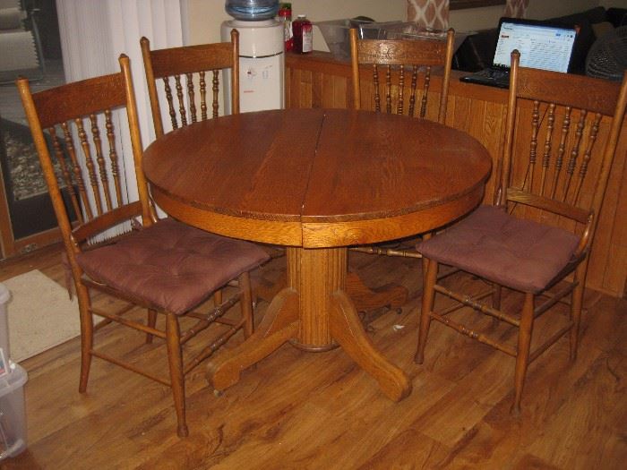 antique round table, 2 leaves